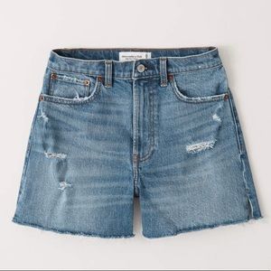 🤍 Abercrombie Curve Love 4 Inch Mom Shorts 🤍